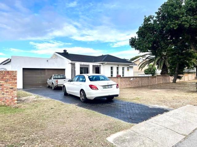4 Bedroom House in Bluewater Bay