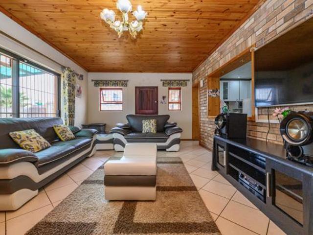 4 Bedroom House in Bluewater Bay
