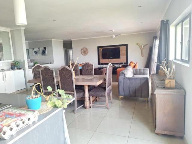 4 Bedroom House in Blythedale Beach