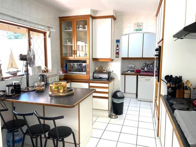 4 Bedroom House in Blythedale Beach