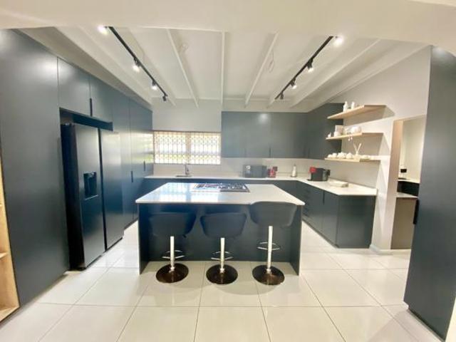 4 Bedroom House in Blythedale Beach