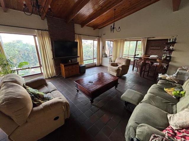 4 Bedroom House in Blythedale Beach