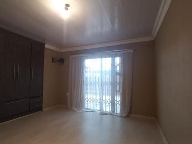 4 Bedroom House in Blomanda