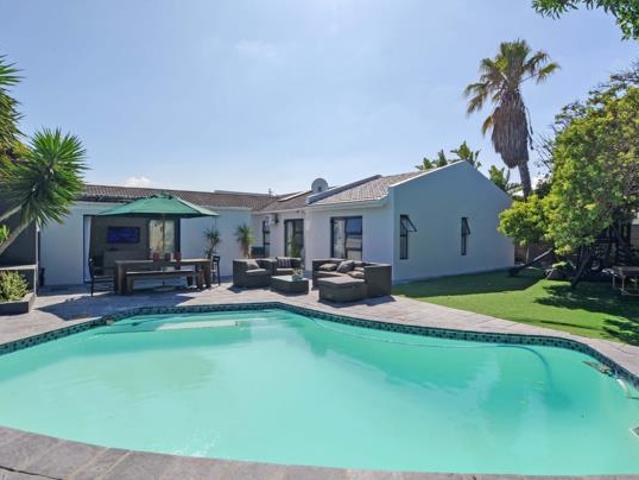 4 Bedroom House in Blouberg Rise