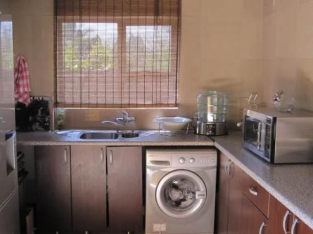 4 Bedroom House in Bloubosrand