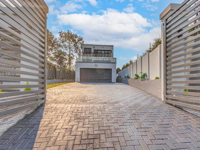 4 Bedroom House in Bryanston