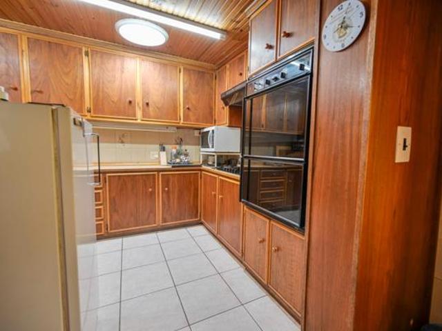 4 Bedroom House in Brandwag