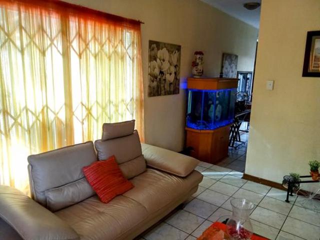 4 Bedroom House in Breaunanda