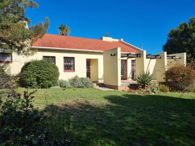 4 Bedroom House in Bredasdorp
