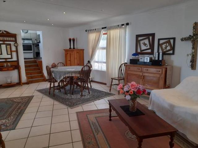 4 Bedroom House in Britanica Heights
