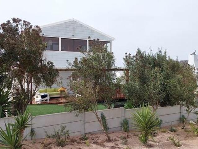 4 Bedroom House in Britannia Bay