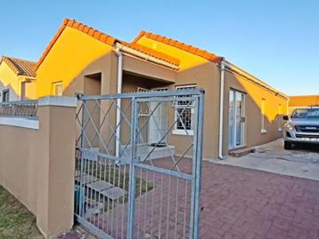 4 Bedroom House in Broadlands Village