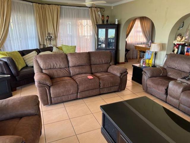 4 Bedroom House in Bronkhorstbaai