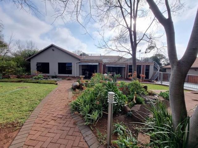 4 Bedroom House in Buffelspoort Eco Estate