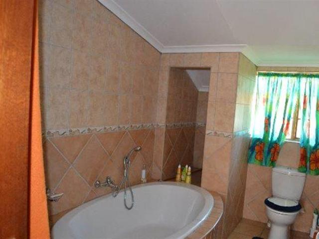 4 Bedroom House in Buffelspoort Eco Estate