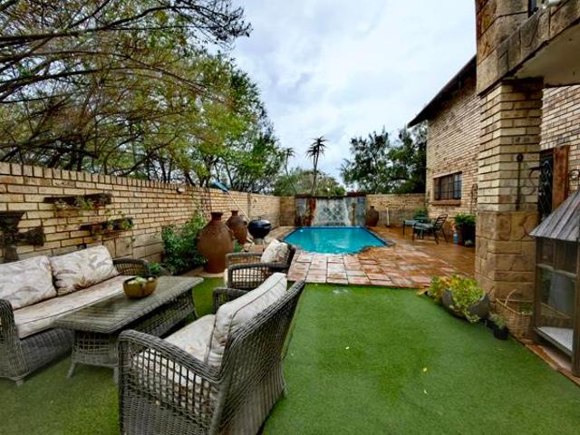 4 Bedroom House in Buffelspoort Eco Estate