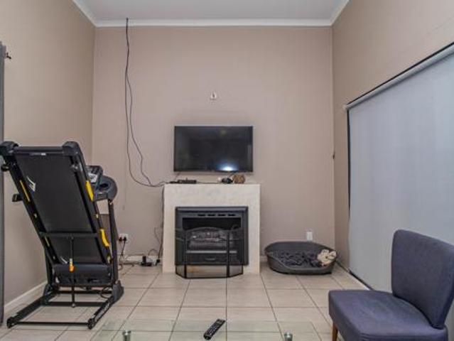 4 Bedroom House in Burgundy Estate