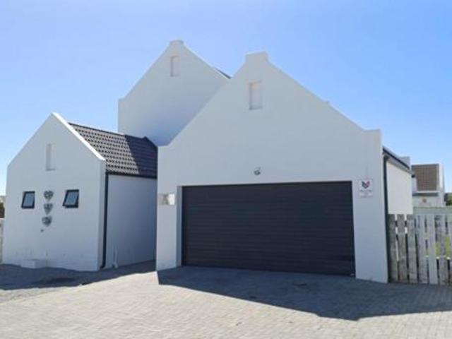 4 Bedroom House in Golden Mile