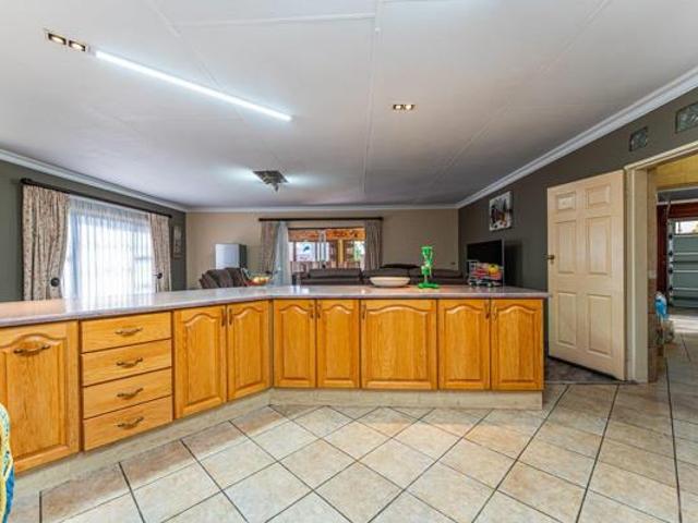 4 Bedroom House in Golf Park