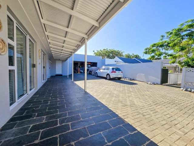 4 Bedroom House in Gonubie