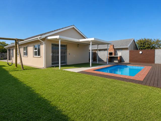 4 Bedroom House in Gonubie