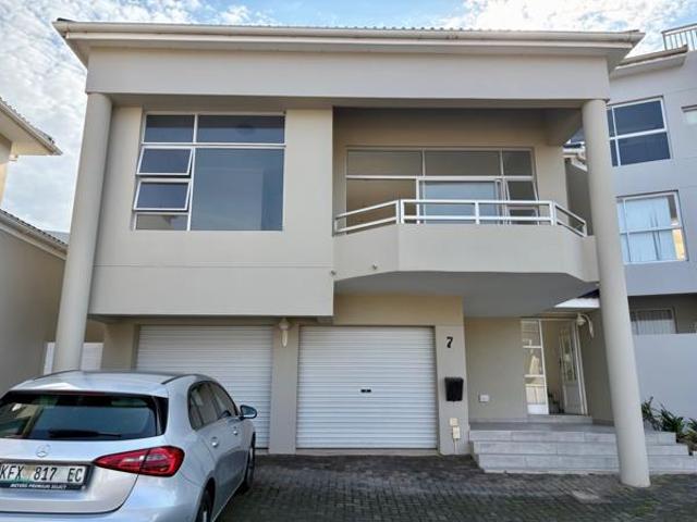 4 Bedroom House in Gonubie