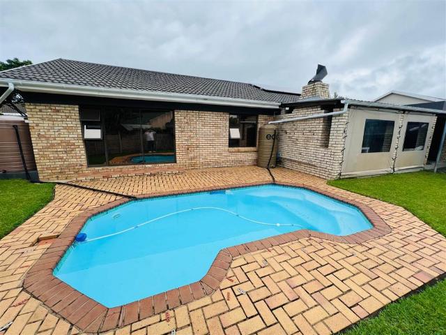 4 Bedroom House in Gonubie