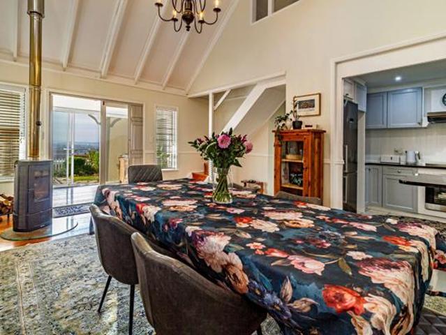 4 Bedroom House in Gordons Bay Central