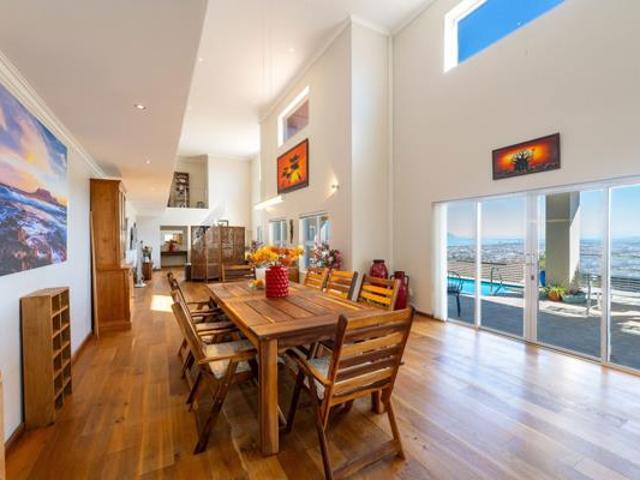 4 Bedroom House in Gordons Bay Central