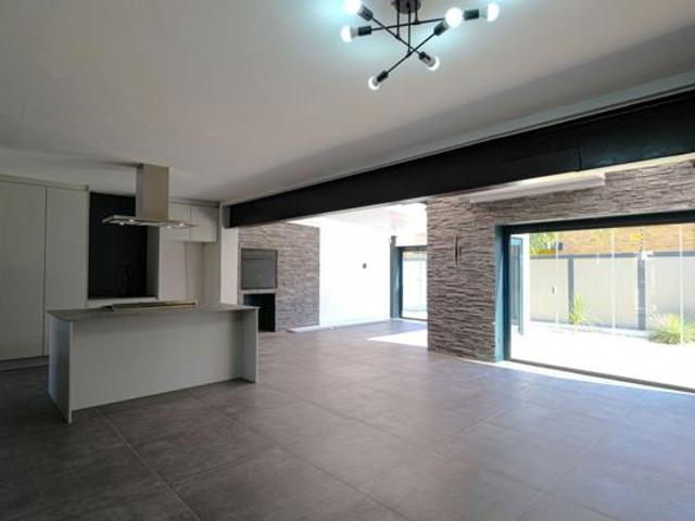 4 Bedroom House in Gordons Bay Central