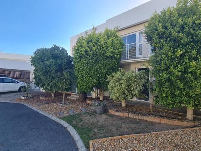 4 Bedroom House in Gordons Bay Central