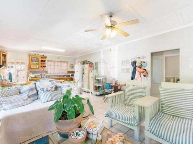 4 Bedroom House in Gordon's Bay Village