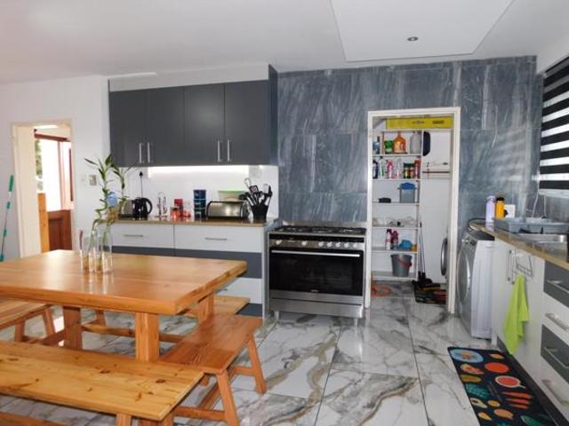 4 Bedroom House in Gordon's Bay Village