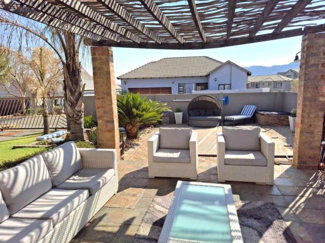 4 Bedroom House in Melodie