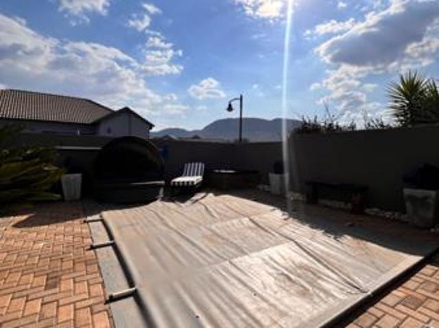 4 Bedroom House in Gateway Manor Estate