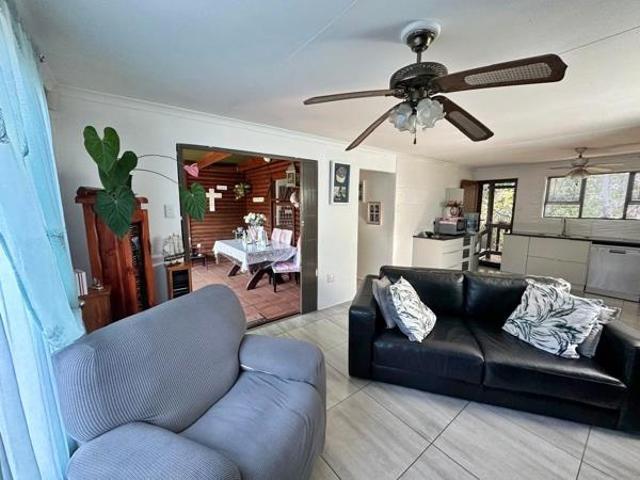 4 Bedroom House in Gamtoos River Mouth