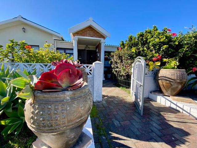 4 Bedroom House in Gansbaai