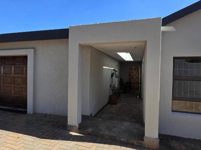 4 Bedroom House in Garsfontein