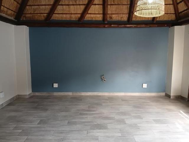 4 Bedroom House in Geelhoutpark