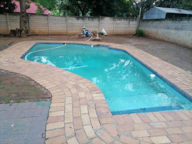 4 Bedroom House in Geelhoutpark