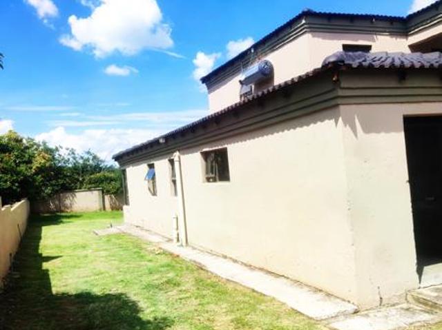 4 Bedroom House in Geelhoutpark
