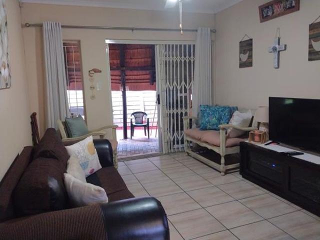 4 Bedroom House in Geelhoutpark
