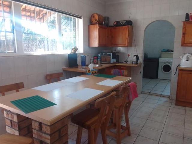 4 Bedroom House in Geelhoutpark