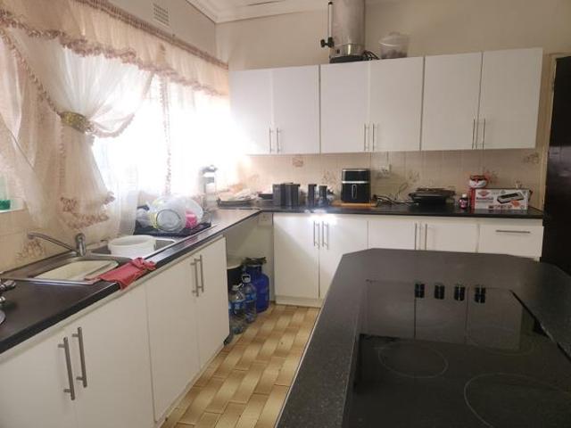 4 Bedroom House in Geelhoutpark