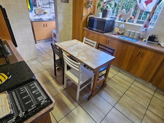 4 Bedroom House in Geelhoutpark