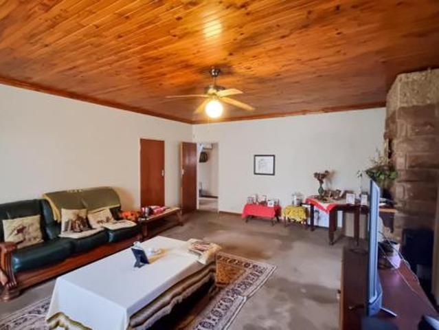 4 Bedroom House in Gholfsig