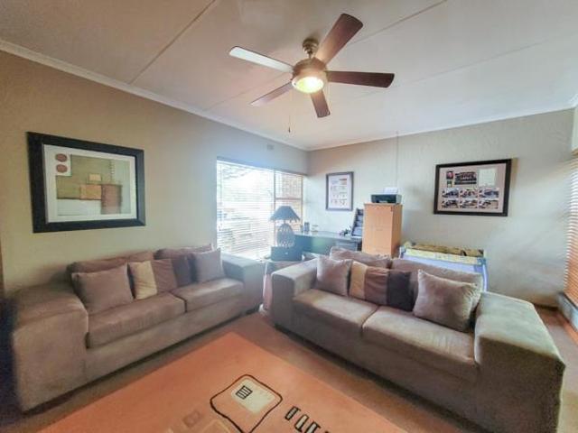 4 Bedroom House in Gholfsig