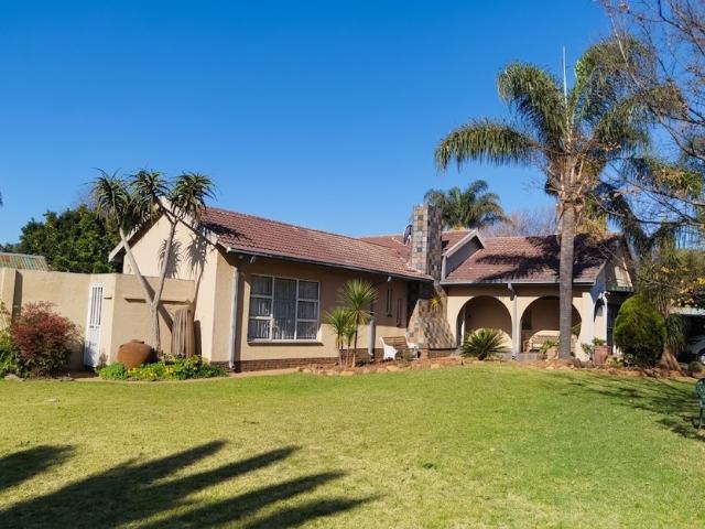 4 Bedroom House in Glen Marais