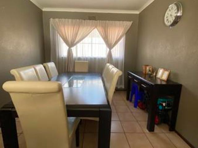 4 Bedroom House in Glen Marais