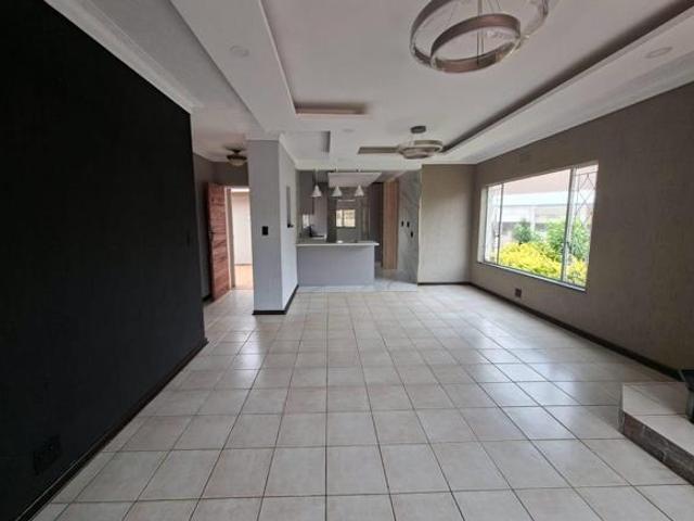 4 Bedroom House in Glen Marais